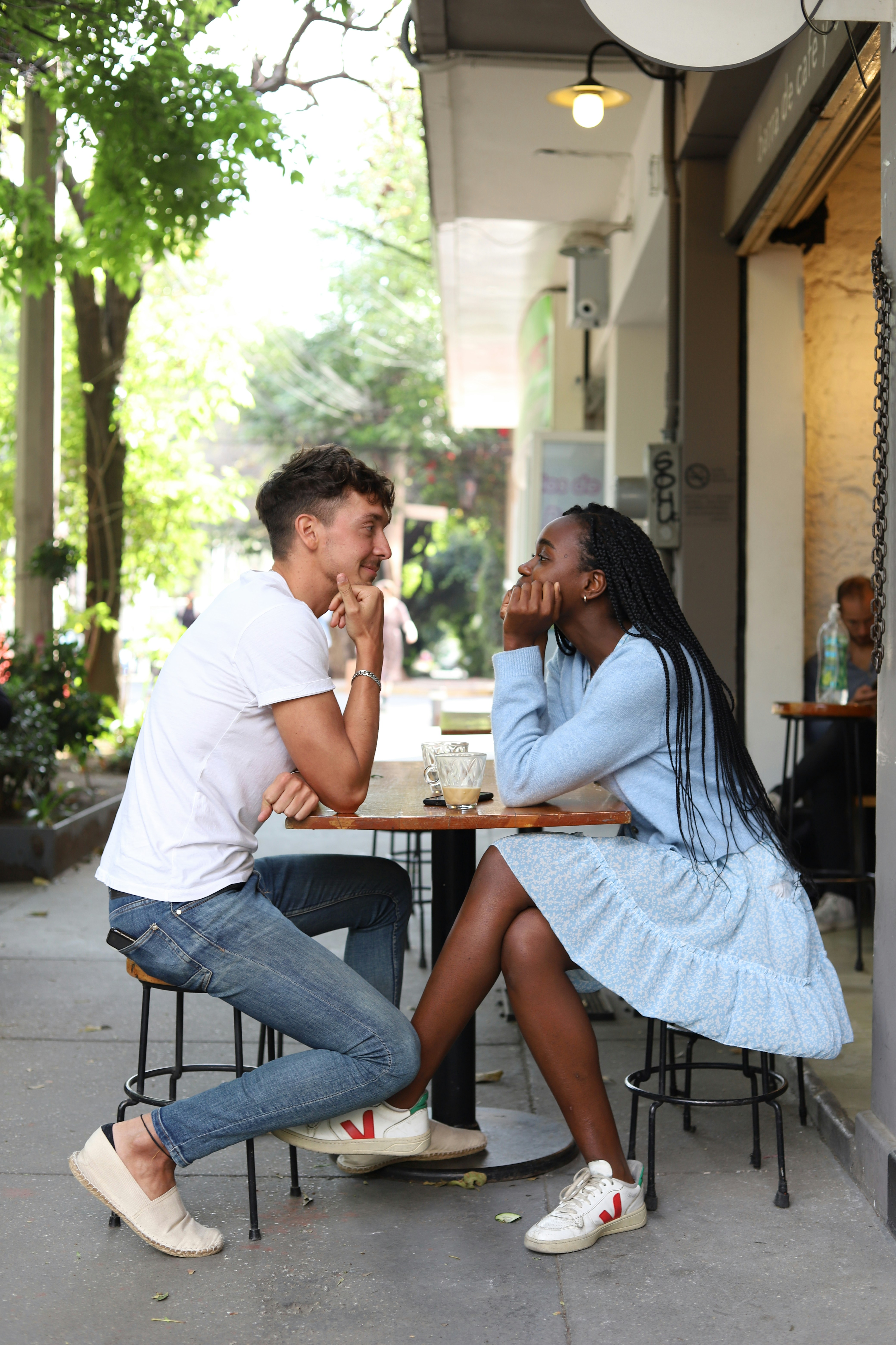 7 Green Flags to Look For on a First Date